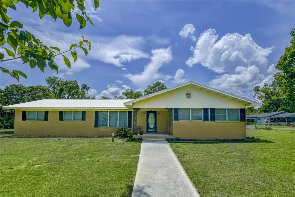 706 Jenkins Street, Blackshear