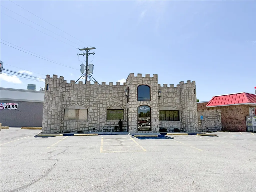 3014 N College Avenue, Fayetteville