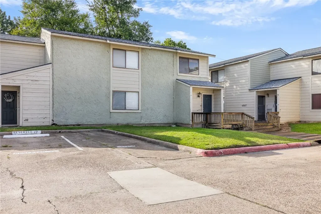 4513 Carter Creek Parkway 10, Bryan