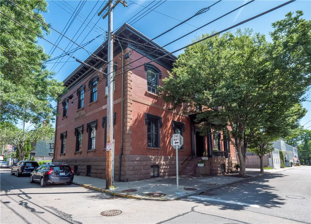 11 Willow St # 5, Newport