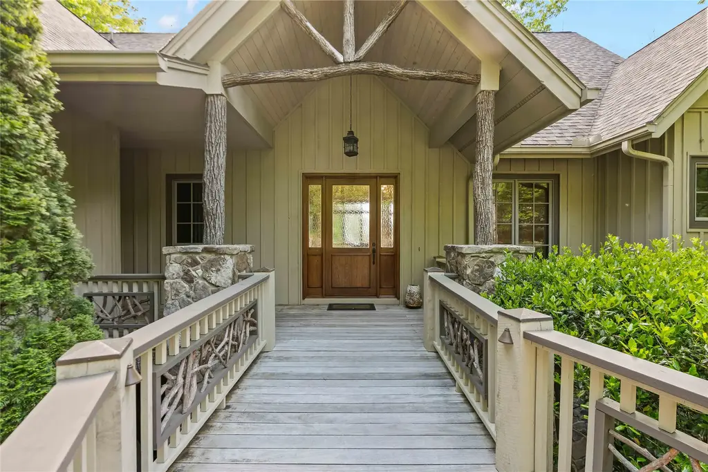 150 Old Hunters Run, Cashiers