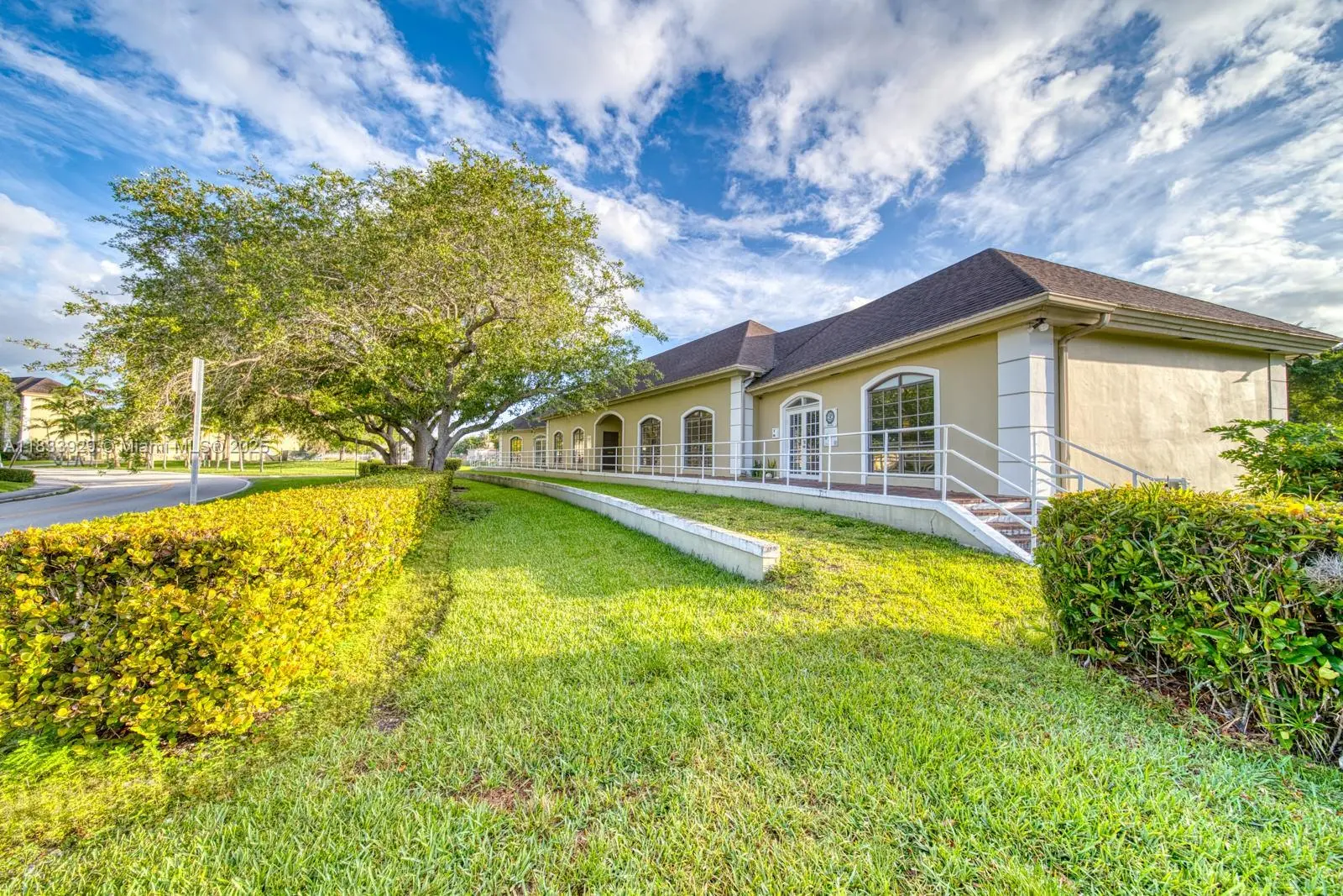 Photo of Listing #A11833929