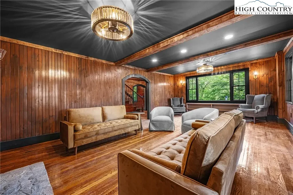 160 Old Turnpike East Road, Banner Elk