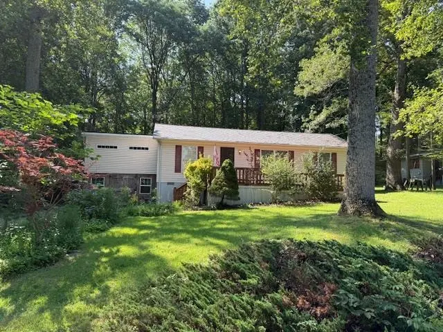 1909 Lakeshore Dr S, Louisa