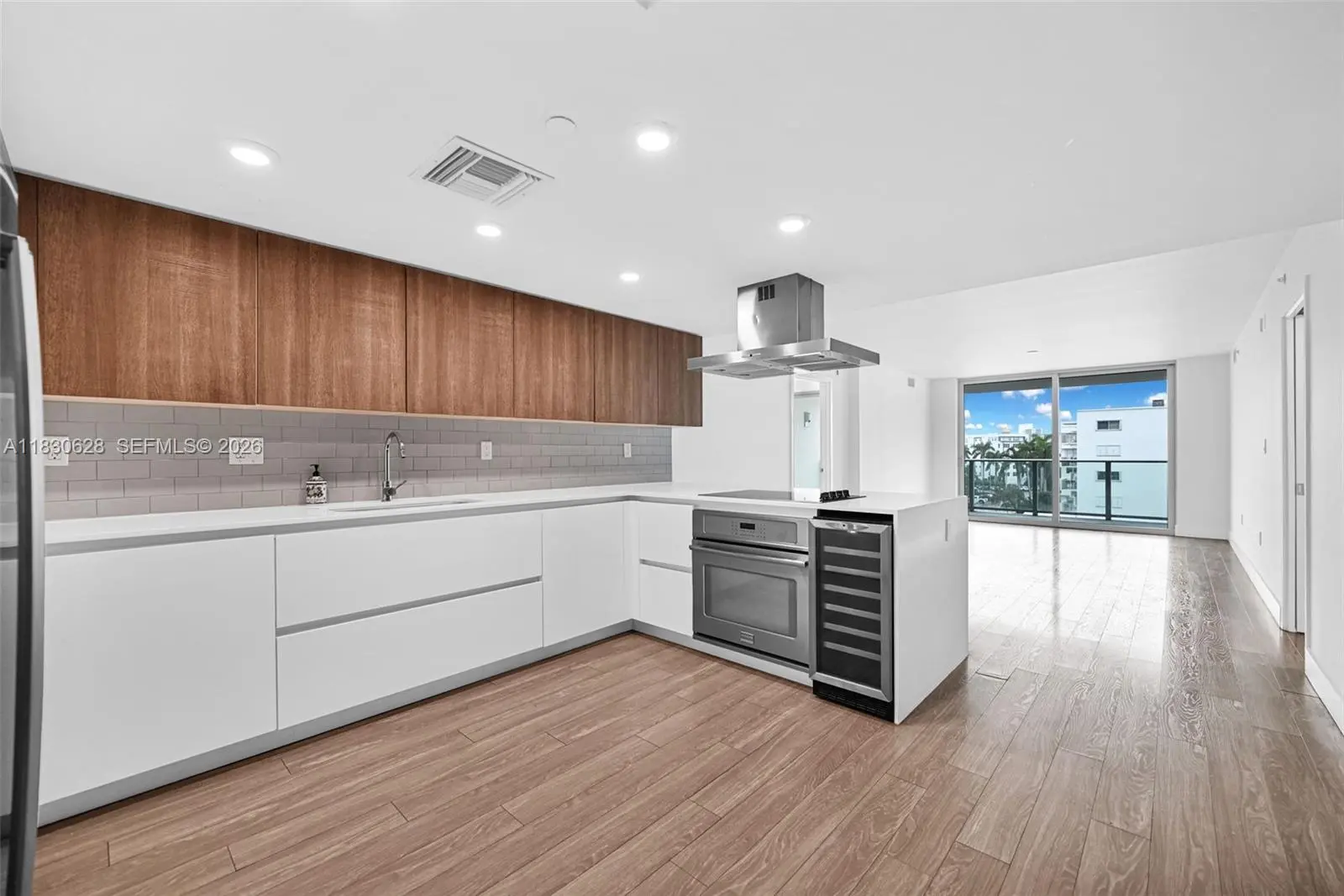 Photo of Listing #A11830628