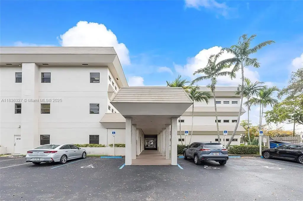 2699 Stirling Rd 306-a, Hollywood