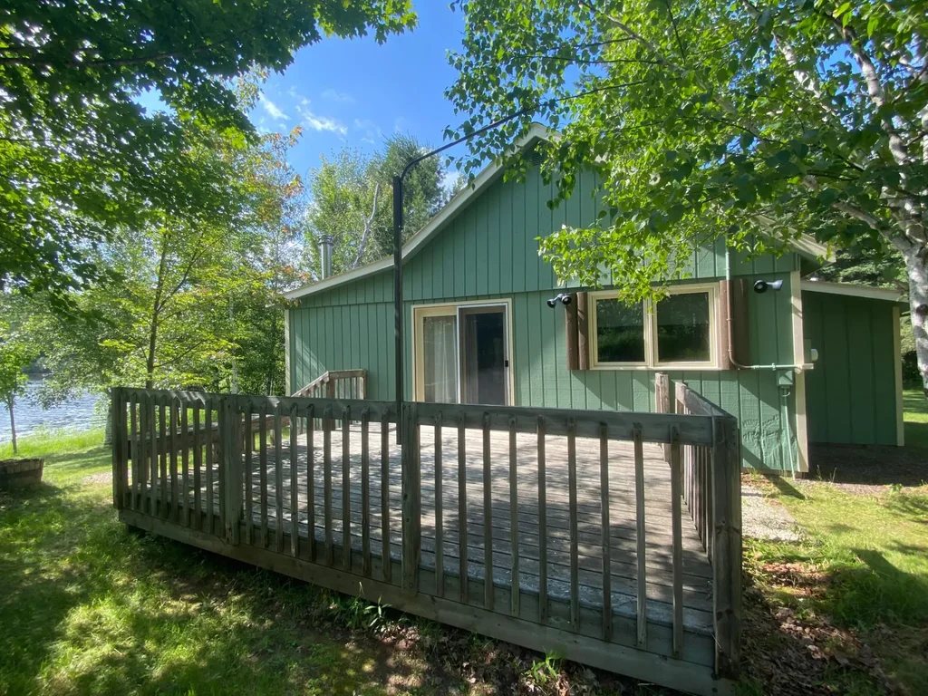 8195 Bay Rd E, Presque Isle
