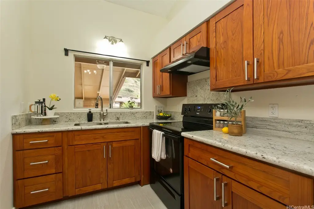 98-607 Kilinoe Street # 8a2, Aiea