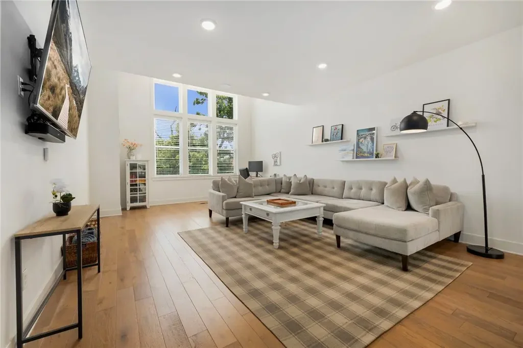 433 Sw B Street, Bentonville