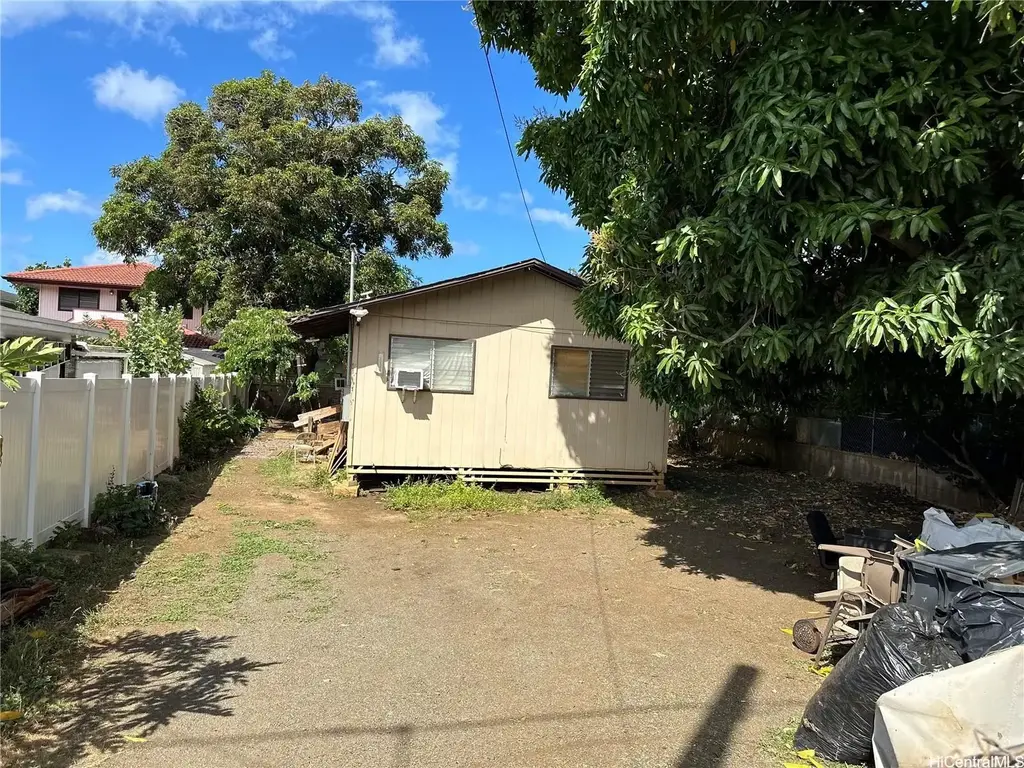 1751 Ahuula Street, Honolulu