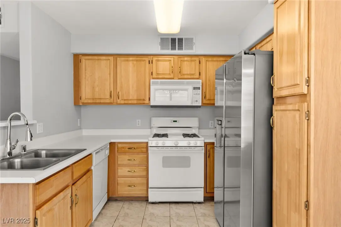 Photo of Listing #2700368