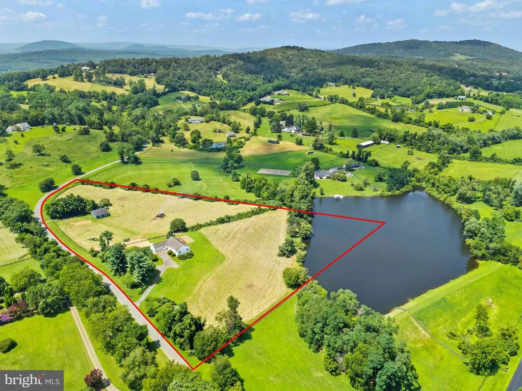 8268 Meadows Rd, Warrenton