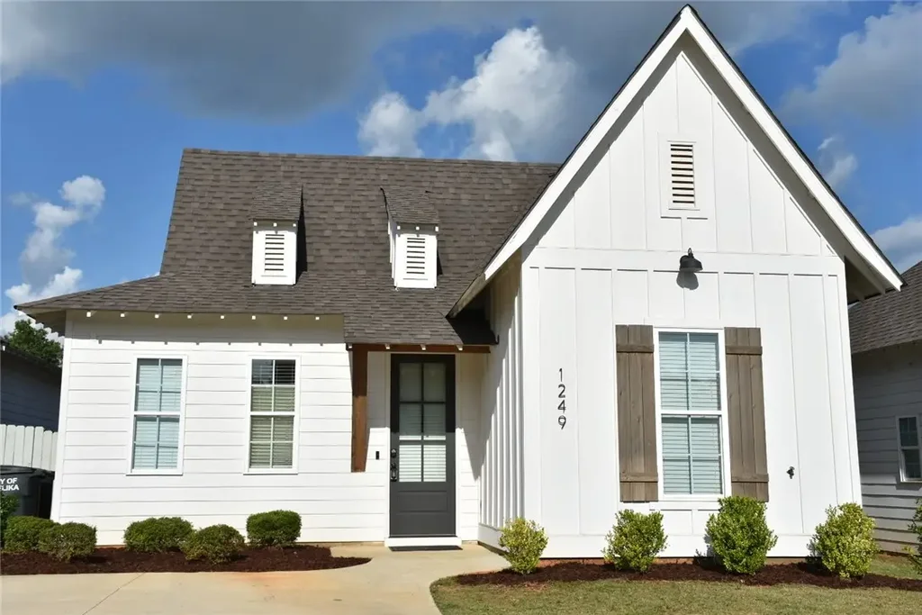1249 Fox Tail Ln, Opelika