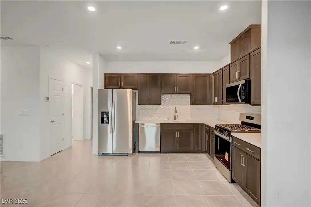 Photo of Listing #2700858