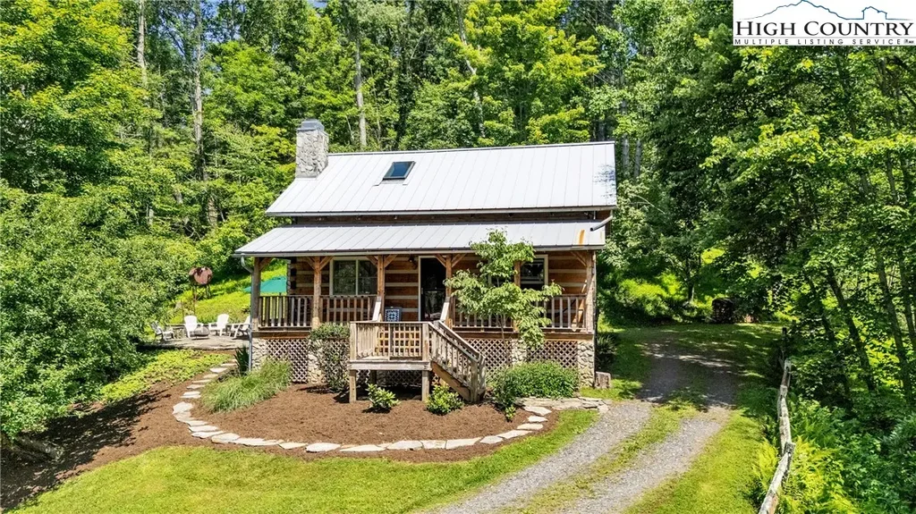 174 Bass Pond Road, Warrensville