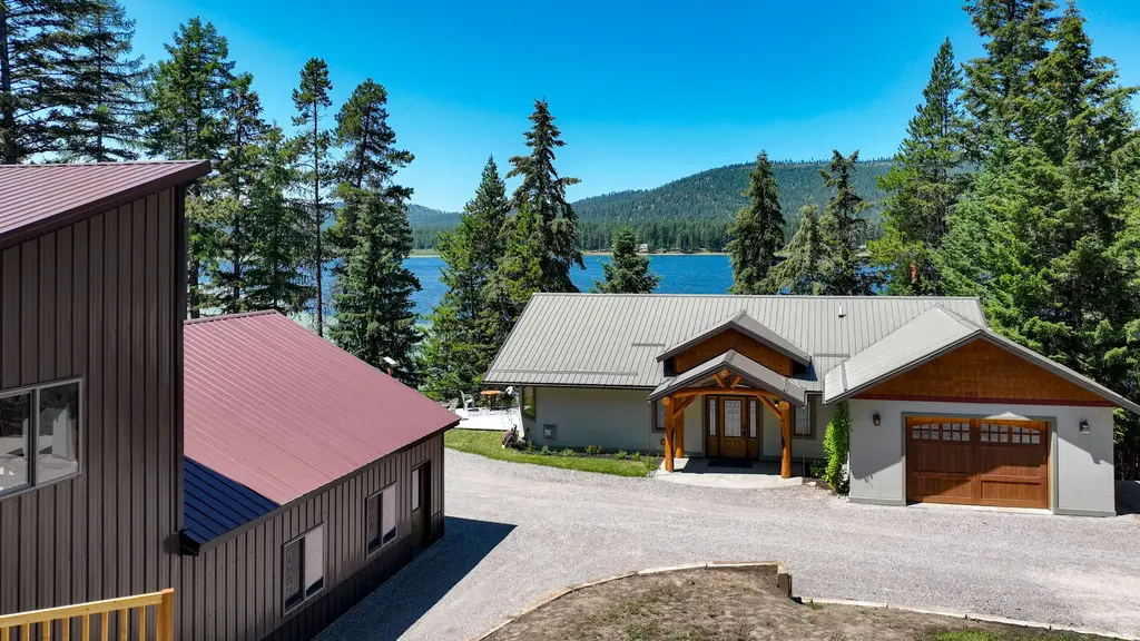 1600 Rogers Lane, Kila