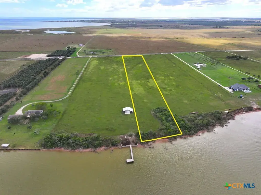 7 Shoreline Lane, Port Lavaca