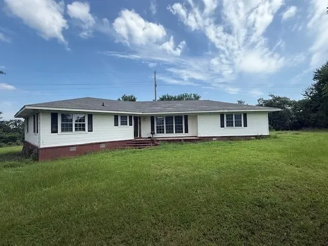 10127 State Highway 22, Paris