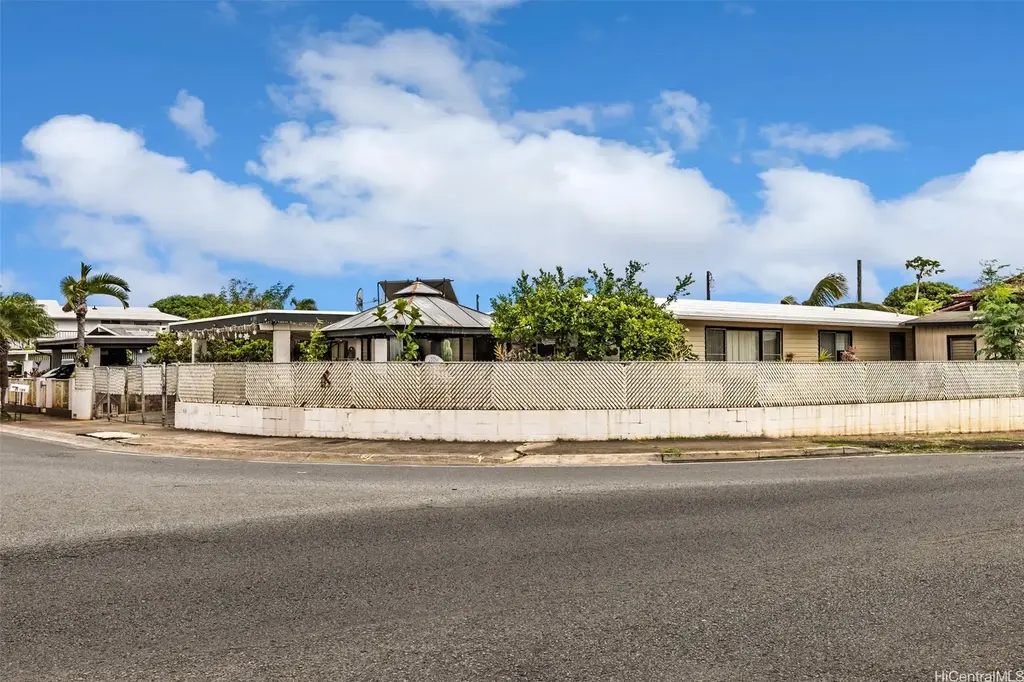 94-1308 Kahuanui Street, Waipahu