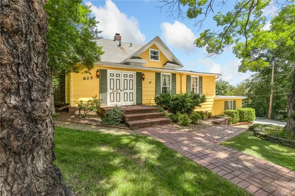 625 W College Avenue, Harrison