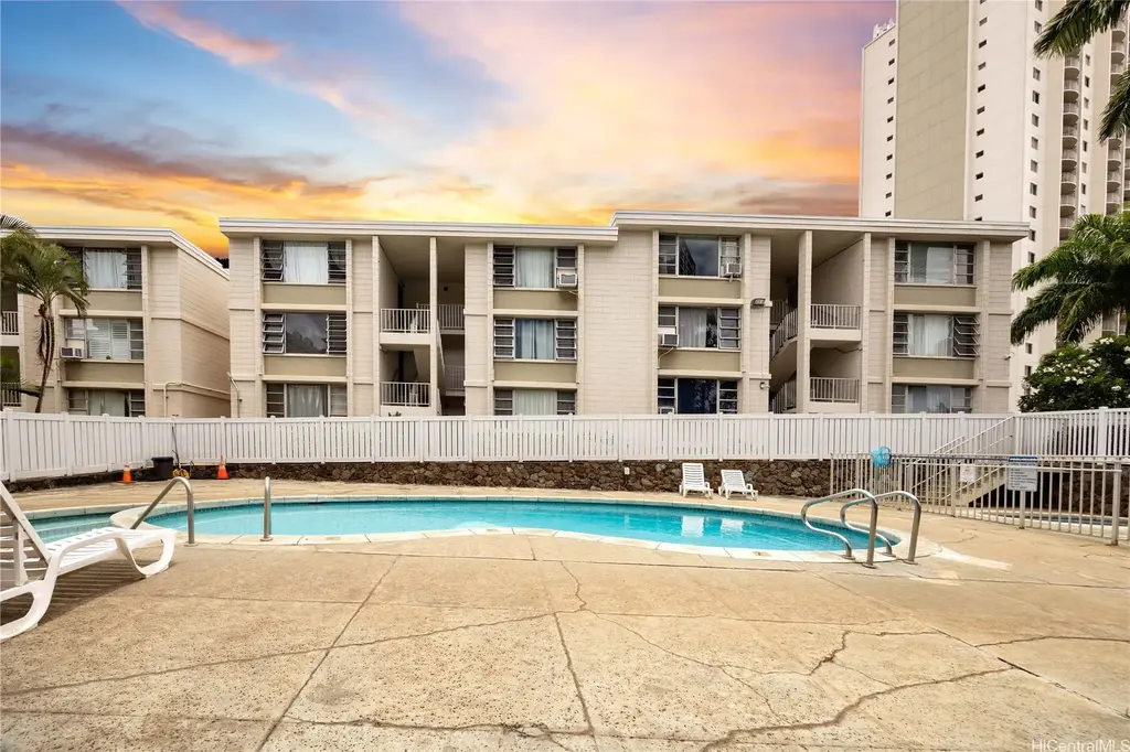 98-1034 Moanalua Road # 4-303, Aiea