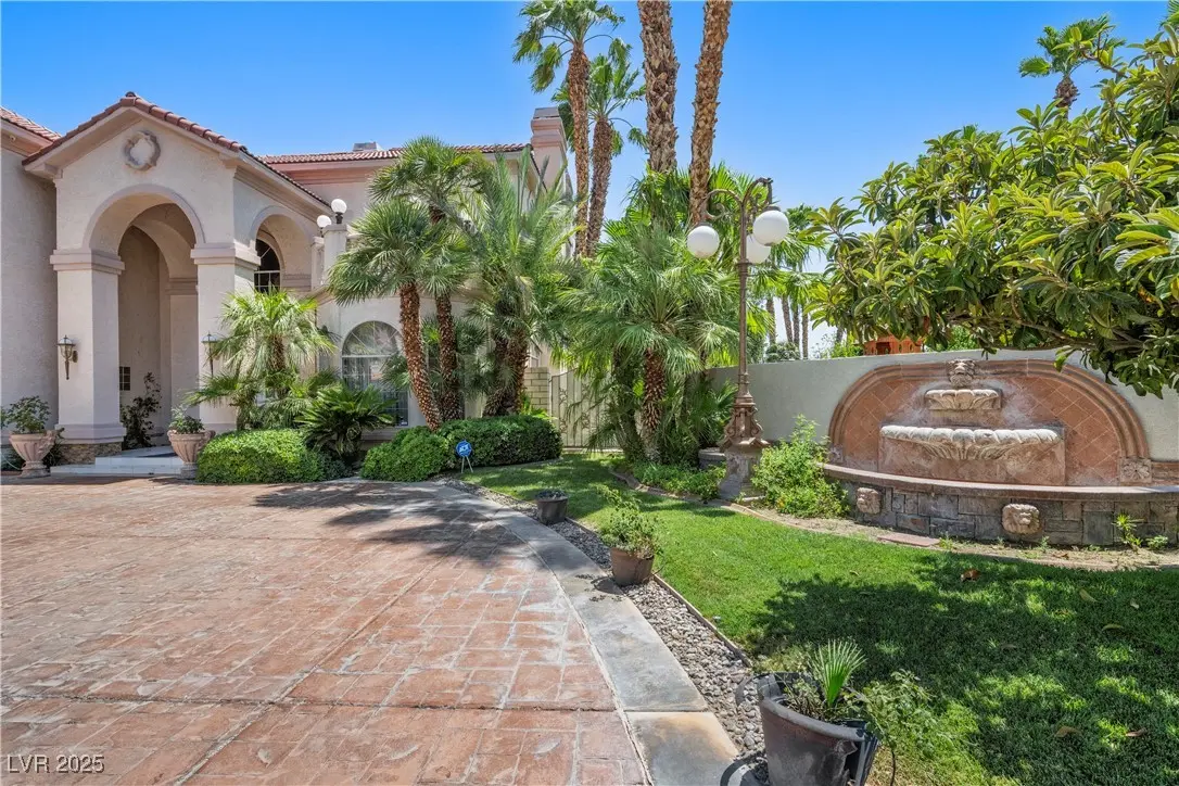 Photo of Listing #2701096