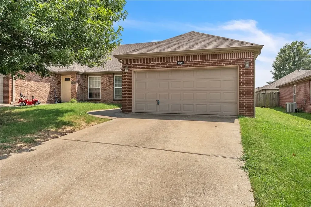 286 & 288 Copper Oaks Drive, Centerton