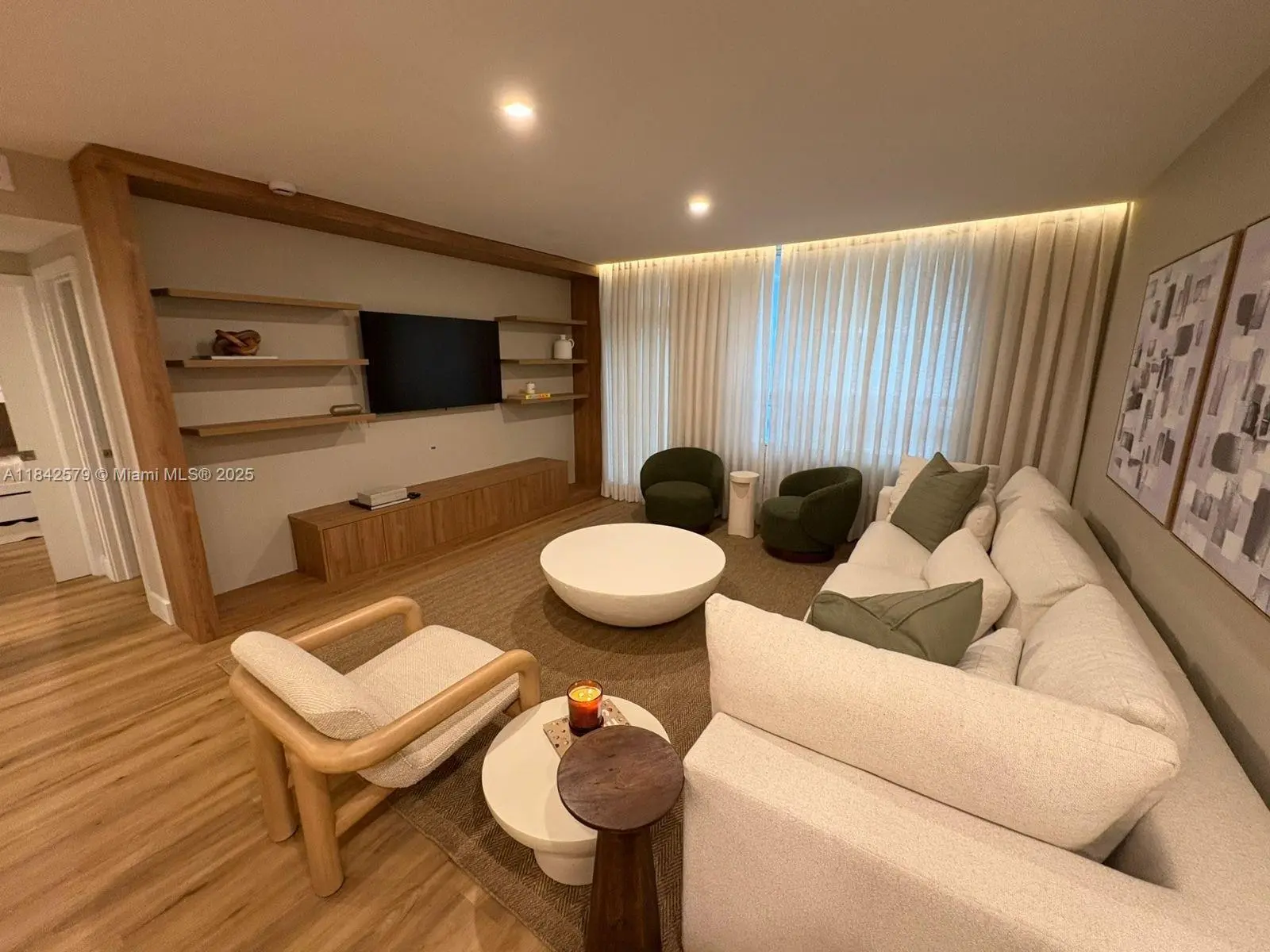 Photo of Listing #A11842579