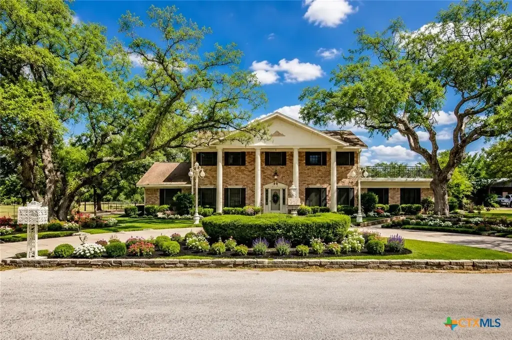 1101 Clark Street, Yoakum