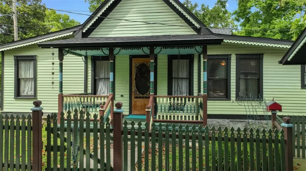 110 Wall Street, Eureka Springs