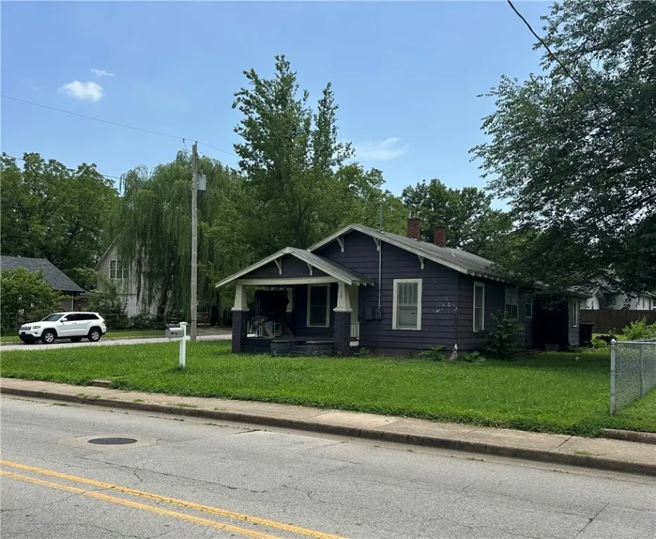 323 Caudle Avenue, Springdale