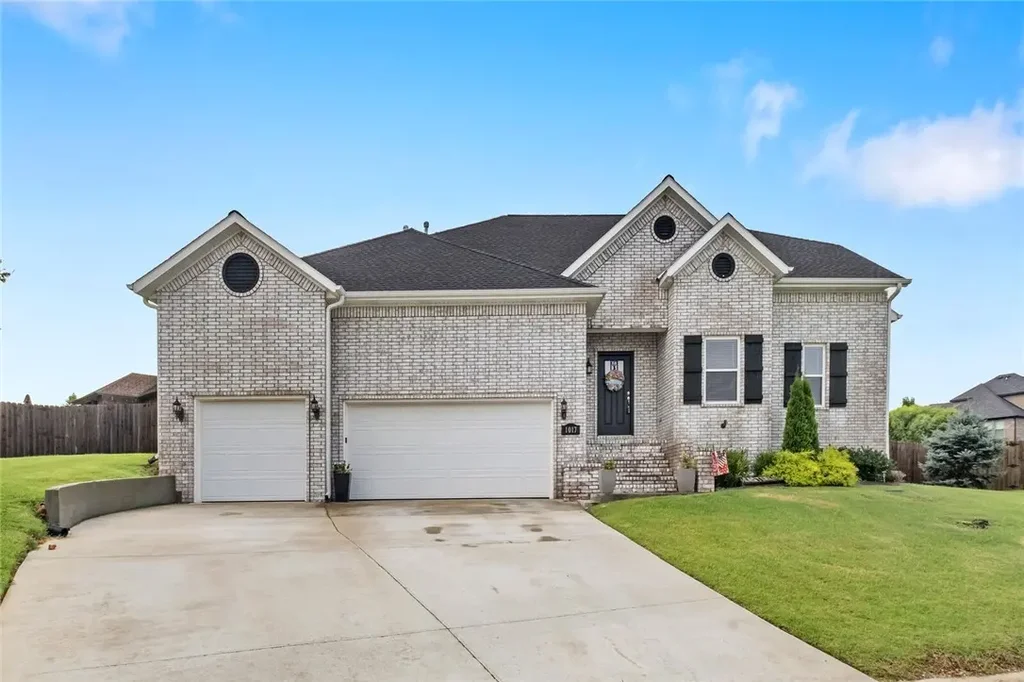 1017 Marbella Court, Cave Springs