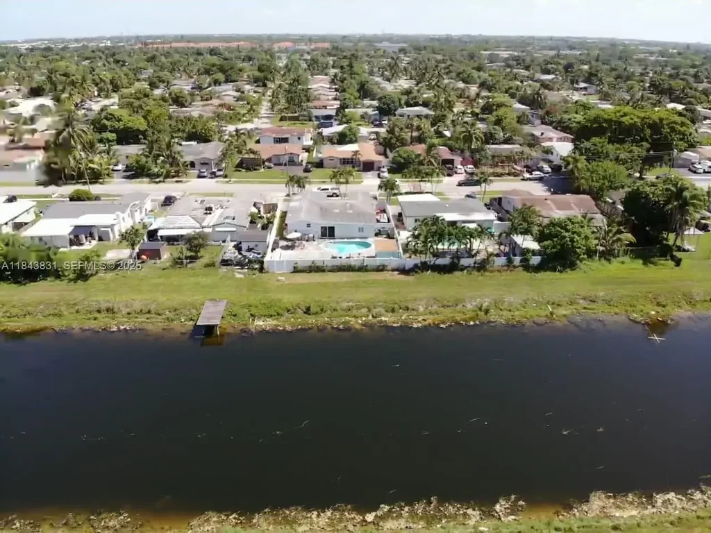 3617 Nw 37th St, Lauderdale Lakes