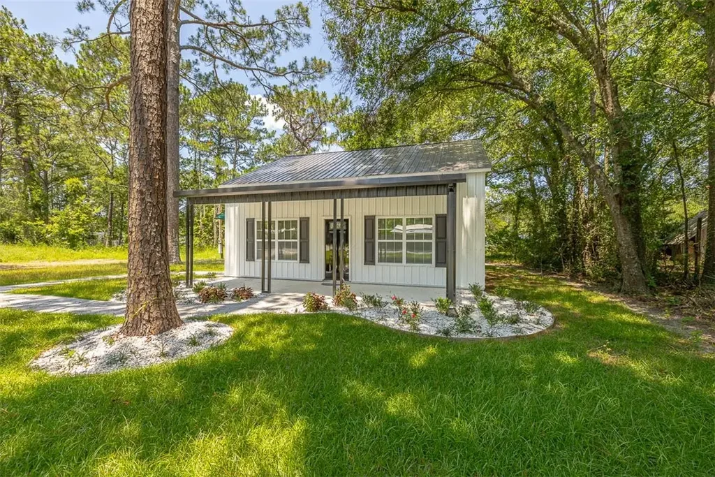 2211 Black Road Se, Darien