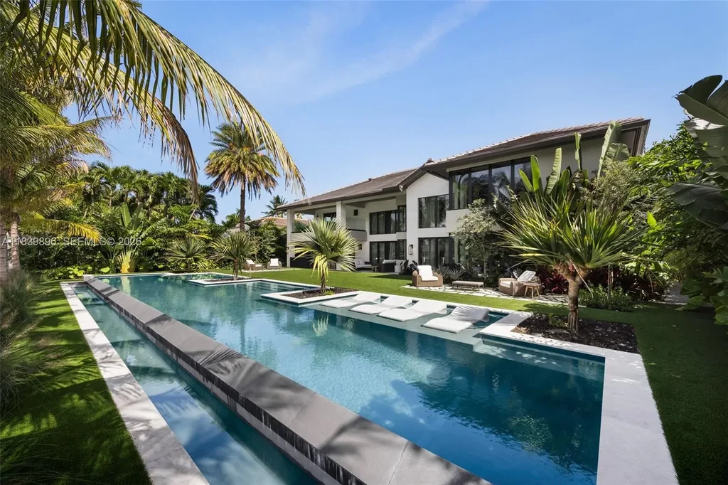 110 Holiday Dr, Hallandale Beach