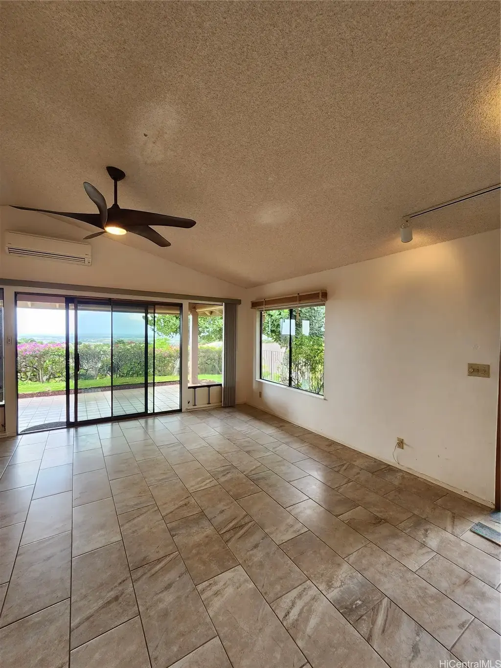 98-1738 Kaahumanu Street # 18a, Aiea