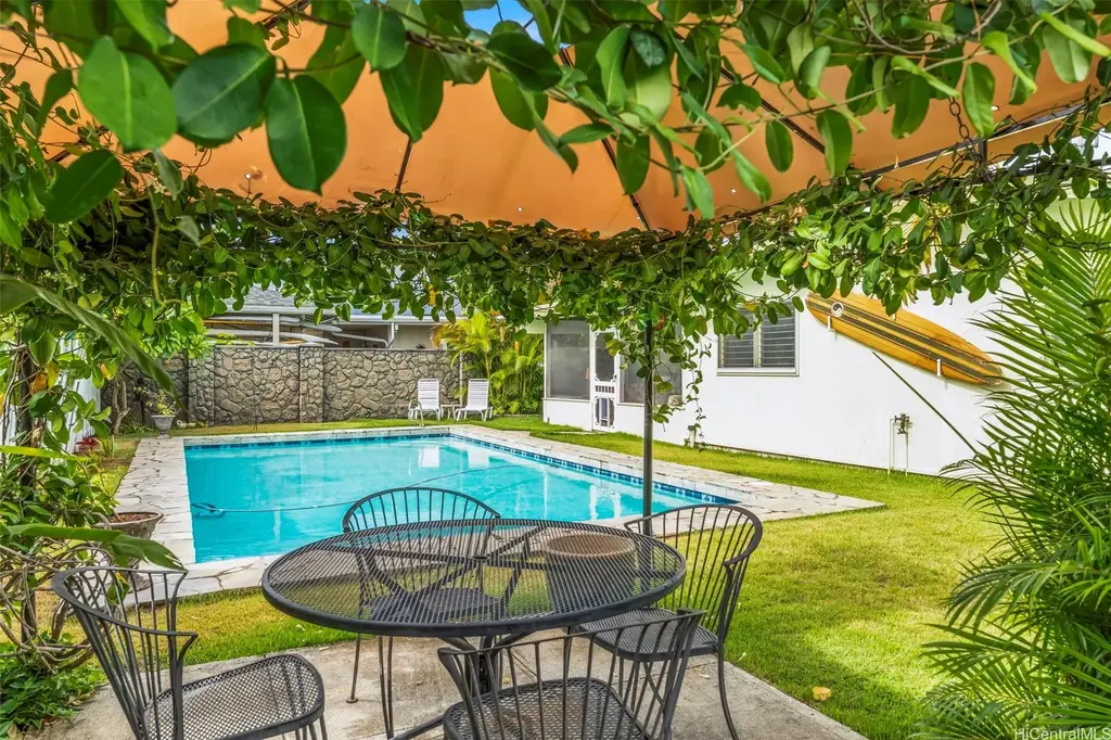 519 Wanaao Road, Kailua