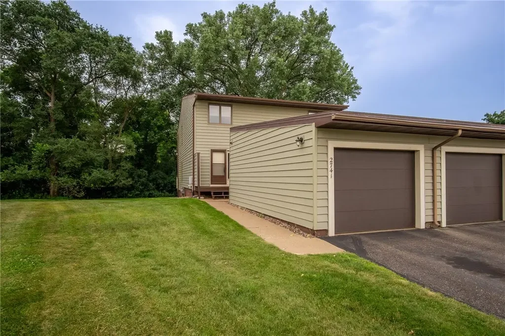 2741 Morningside Drive 8, Eau Claire