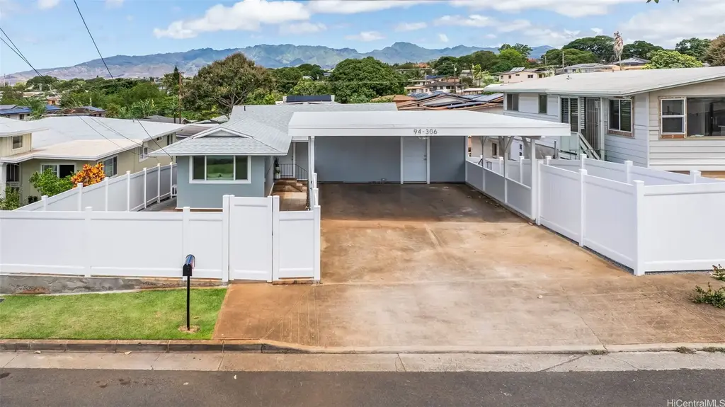 94-306 Kahuawai Street, Waipahu
