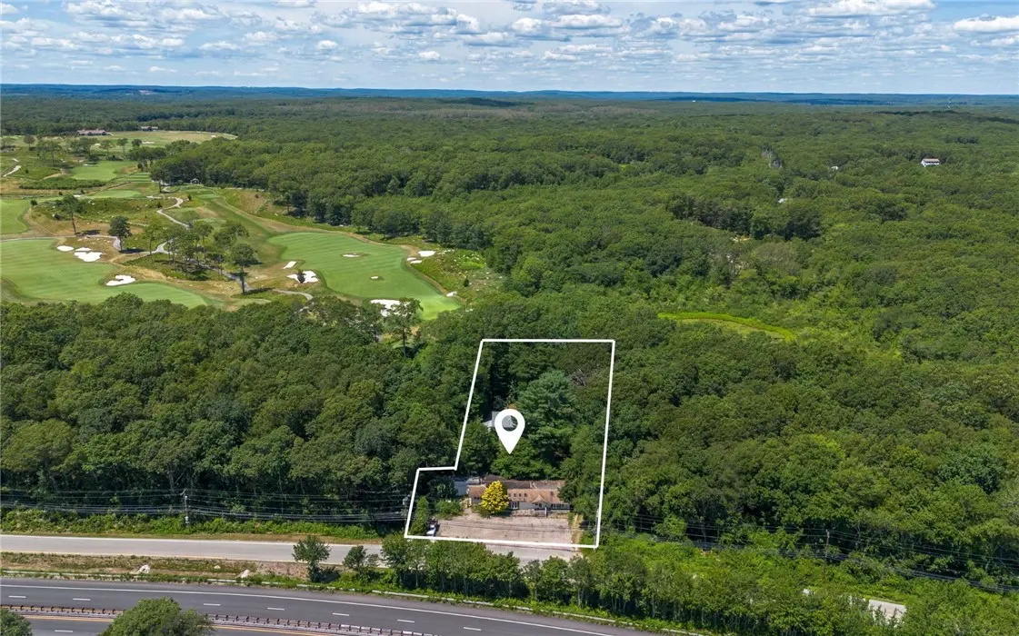 5259 Old Post Rd, Charlestown