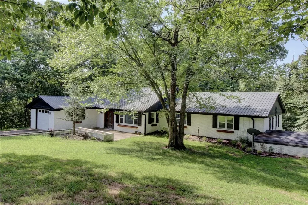 14696 Greenburrow Road, Fayetteville