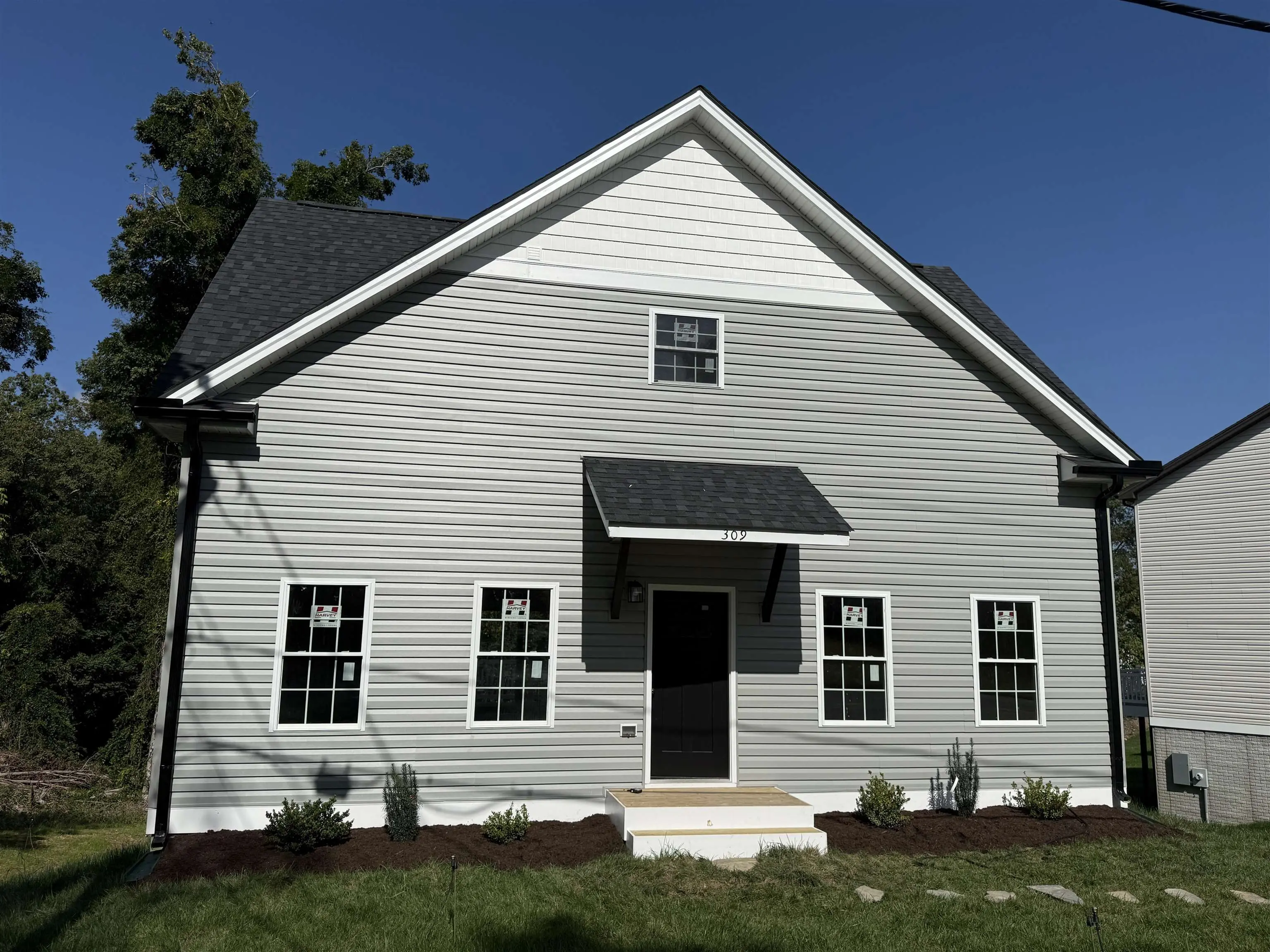 317 Ivanhoe Ave, Waynesboro