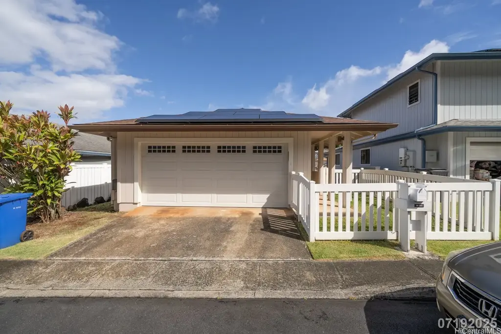 99-800 Meaala Street, Aiea