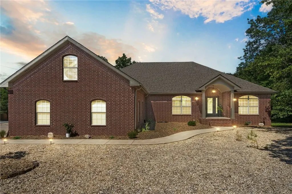 2 Stonehaven Lane, Bella Vista