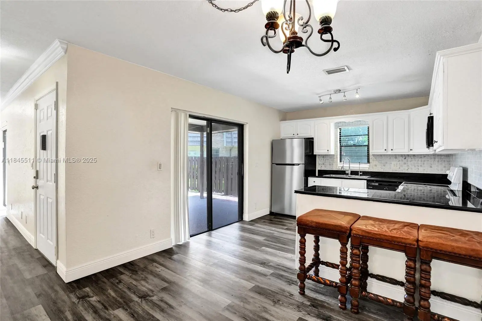 Photo of Listing #A11845511