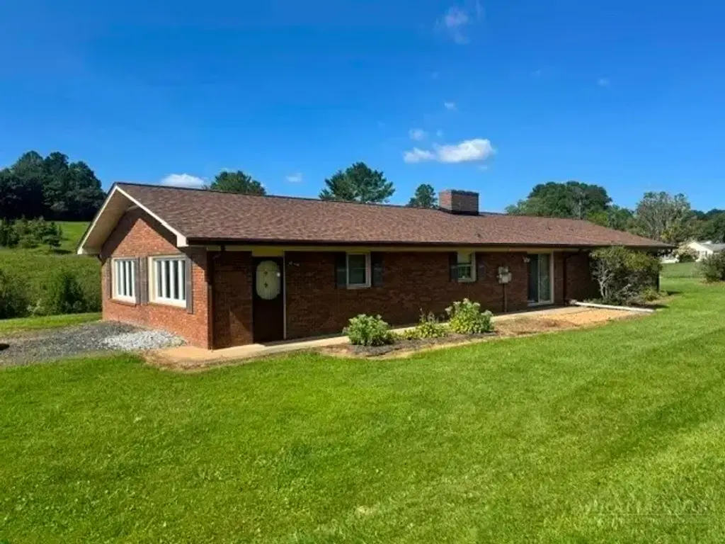 427 J E Gentry Road, Crumpler