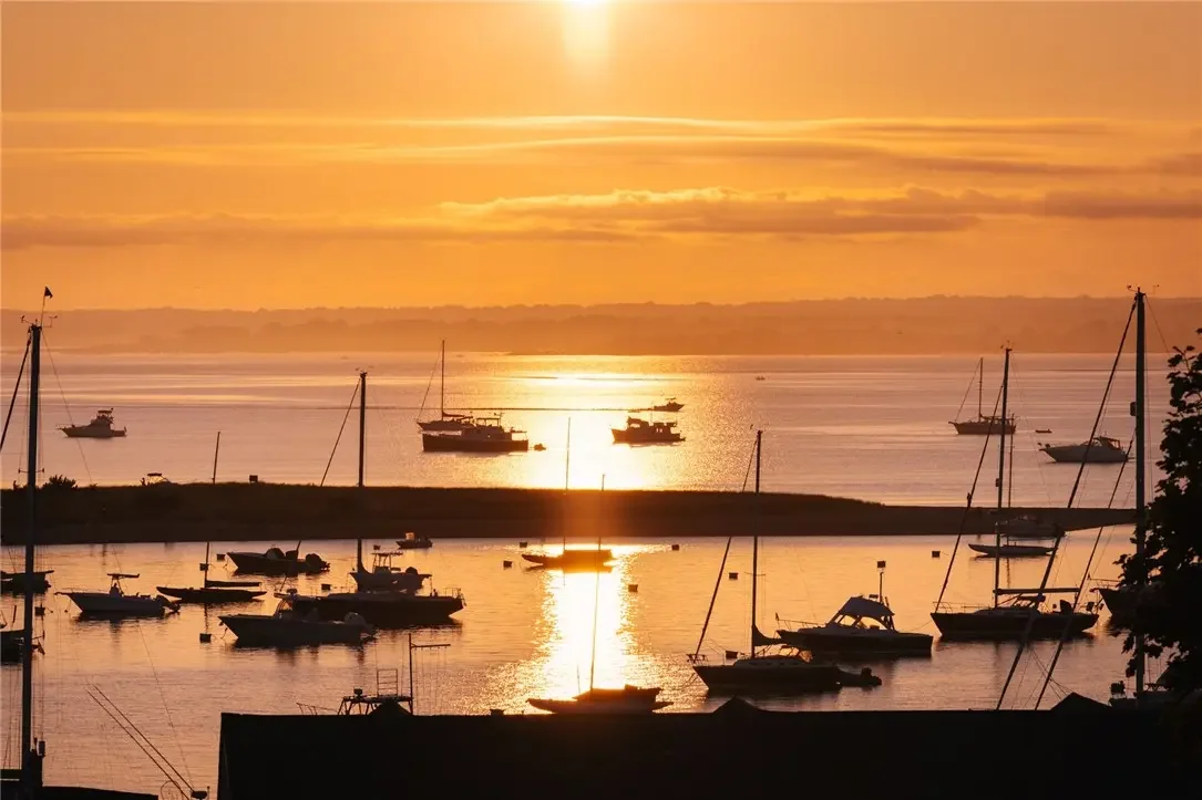 6 Chapel Pl, Westerly