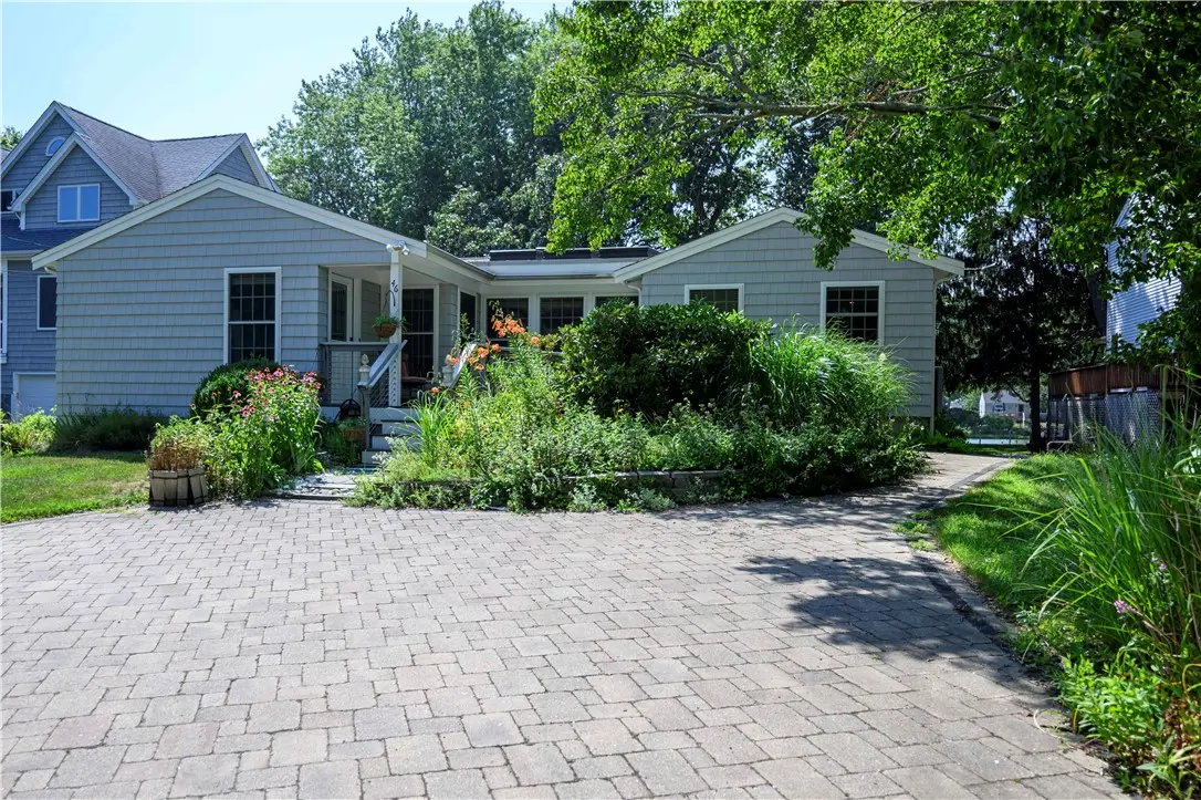 46 South River Dr, Narragansett