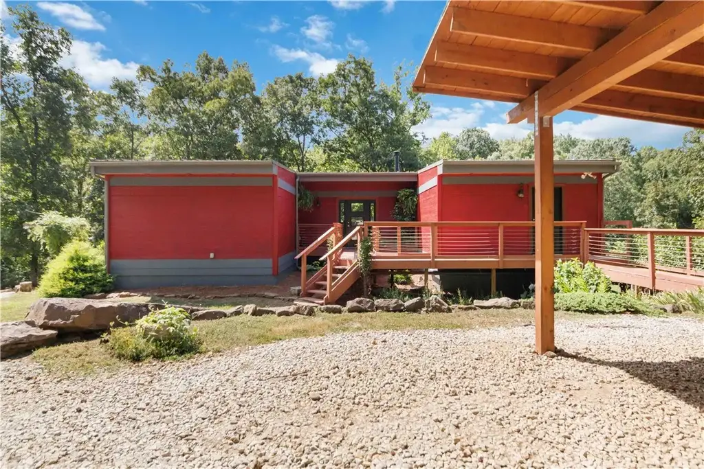 18544 Bug Scuffle Road, West Fork