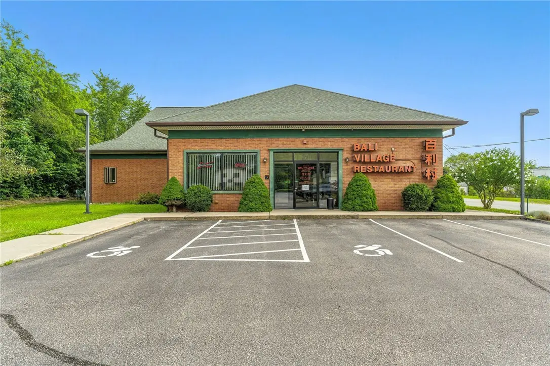 1172 Main St, Richmond